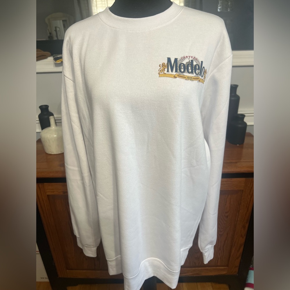 -Modelo (Beer) Men’s White Sweatshirt
